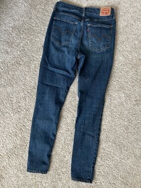 Levi's 721 High-Rise Skinny Jeans Dark wash